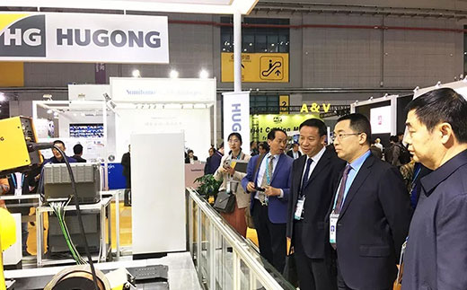 河南省鹤壁市市长莅临xk星空官网意大利CEA展位 河南省鹤壁市市长莅临xk星空官网意大利CEA展位